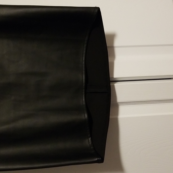 Black faux leather pencil skirt - Picture 3 of 4